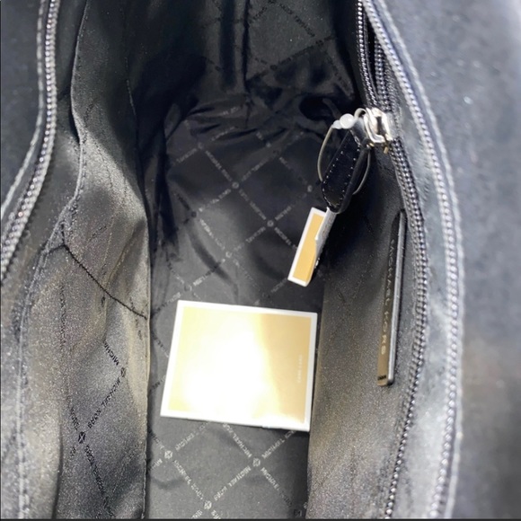 Michael Kors Griffin Satchel M  black leather. - Picture 9 of 11